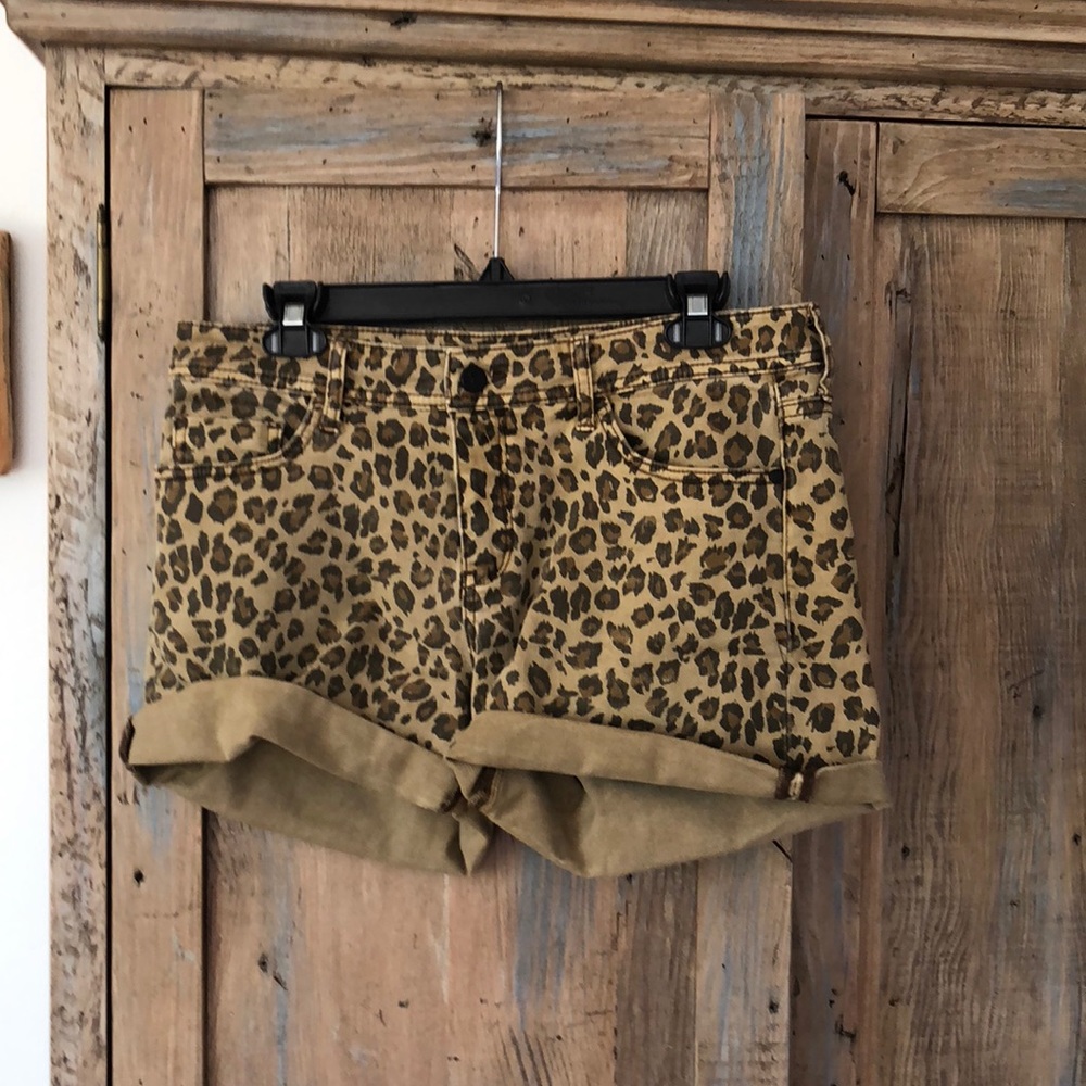 Pilcro Leopard shorts